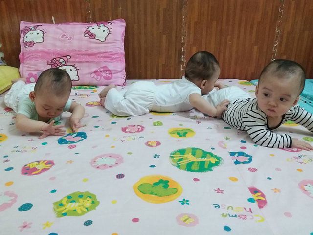 Hiện tại, chị Hằng cho biết, ba con ngủ ngon, bú khỏe, tinh nghịch.